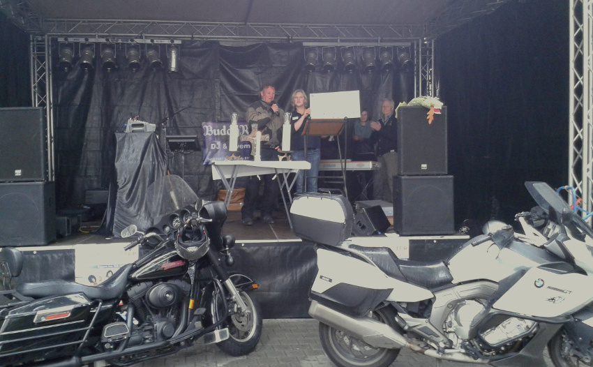 Hauptfoto_370,35 Euro anlässlich des Hasestraßenfestes vom Motorradfahrer-Stammtisch 